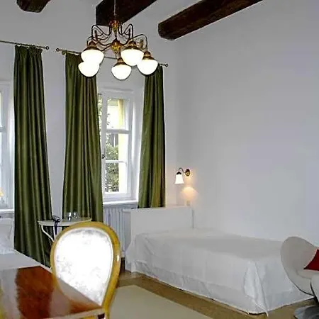 Goldenes Kreuz Hotel *