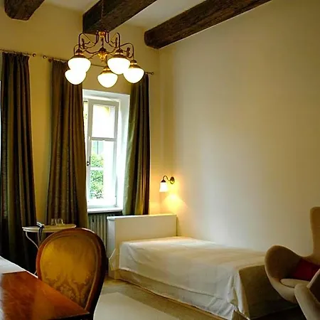 Goldenes Kreuz فندق *